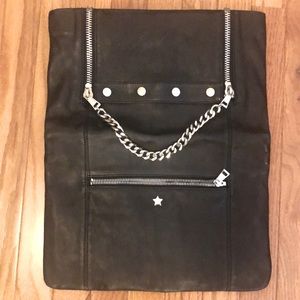 Ash expandable and reversible black clutch